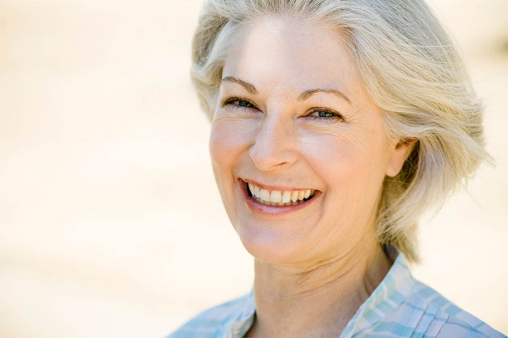 Clínica Dental Vallecas te ayuda a mantener la salud bucodental durante la menopausia